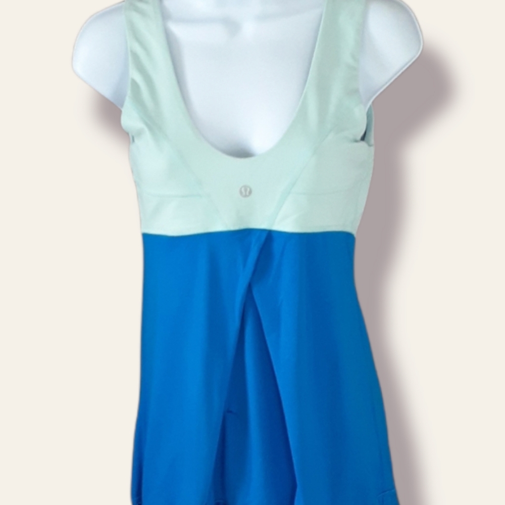 Lululemon athletic top Two tone blue size 6